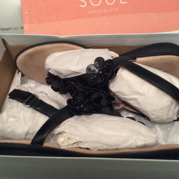 SOUL Naturalizer June Flat Sandals 7 1/2W - Picture 4 of 5